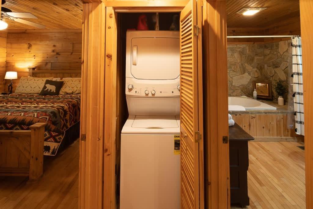 Cozy 'Grey Fox' Cabin Between Boone & بيوينغ روك المظهر الخارجي الصورة