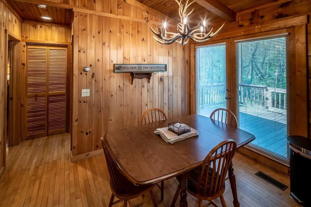 Cozy 'Grey Fox' Cabin Between Boone & بيوينغ روك المظهر الخارجي الصورة