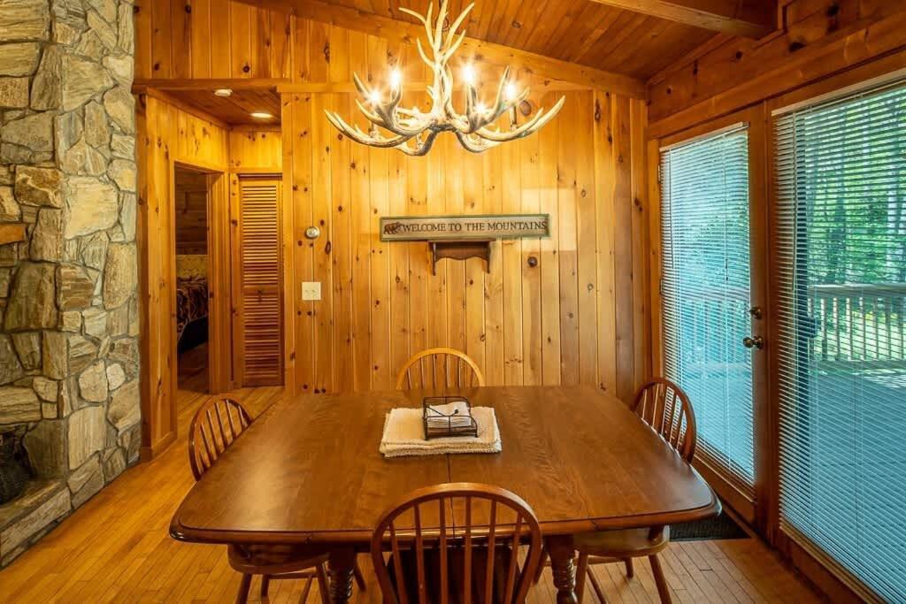 Cozy 'Grey Fox' Cabin Between Boone & بيوينغ روك المظهر الخارجي الصورة