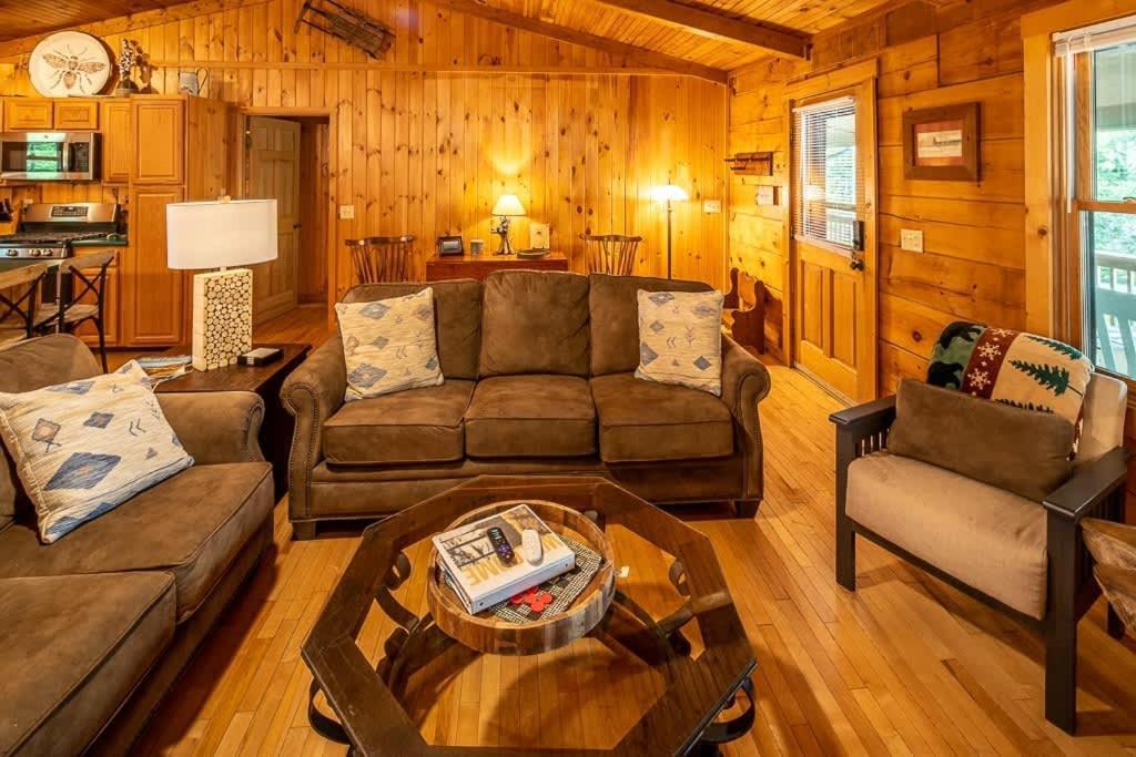 Cozy 'Grey Fox' Cabin Between Boone & بيوينغ روك المظهر الخارجي الصورة