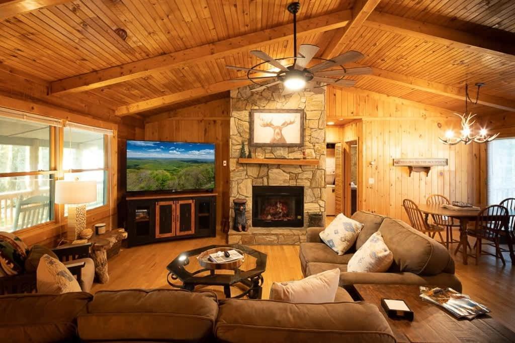 Cozy 'Grey Fox' Cabin Between Boone & بيوينغ روك المظهر الخارجي الصورة